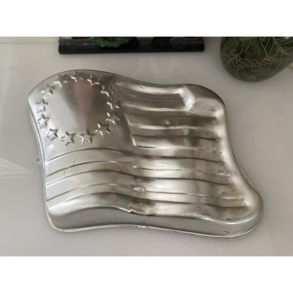 Wilton Cake Pan Mold 1974 American Flag Stars & Stripes 2105-183 11.5"X9"X2" Vtg - Picture 8 of 16